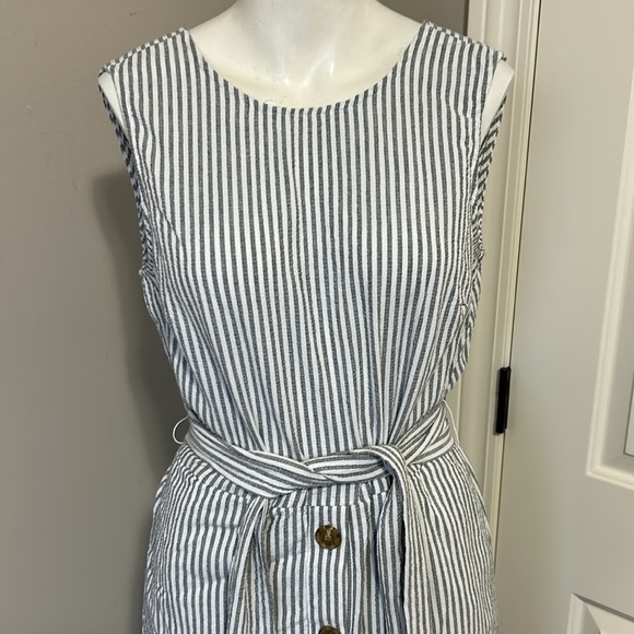 Court and Rowe Sleeveless Stretch Cotton
Seersucker Midi Dress Gray White Sz 6 - Picture 6 of 14